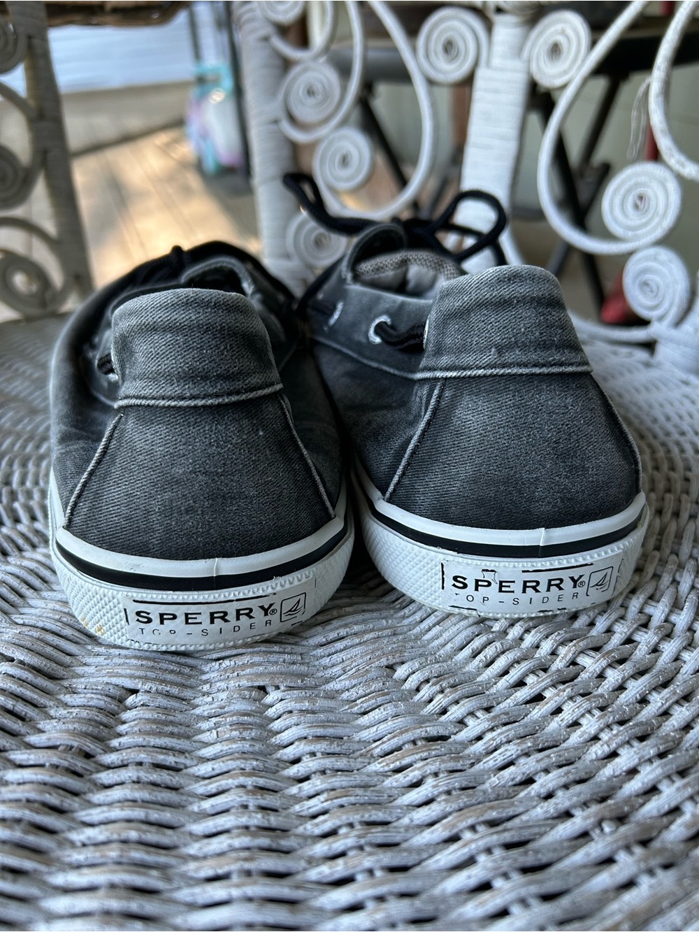 Sperry Men’s Grey Canvas Low-Top Sneakers Bahamas 2 eye Boat shoes. Like new